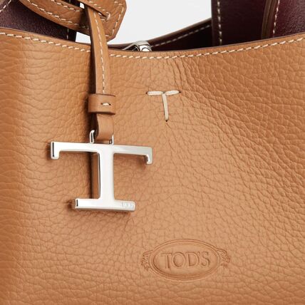 TOD'S マイクロ レザー Tタイムレス