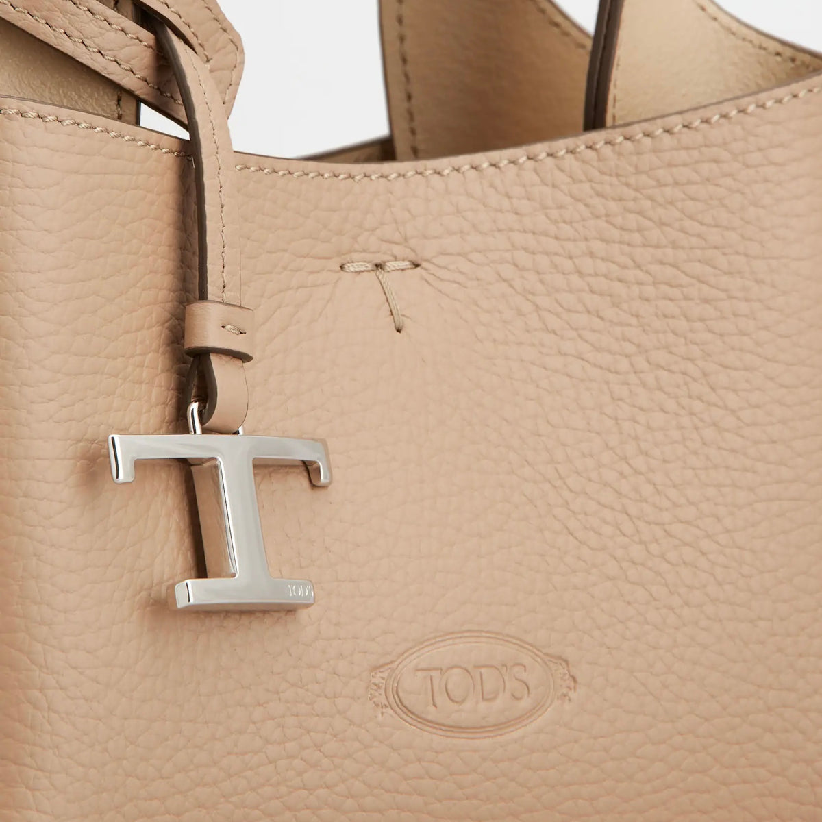 TOD'S マイクロ レザー Tタイムレス