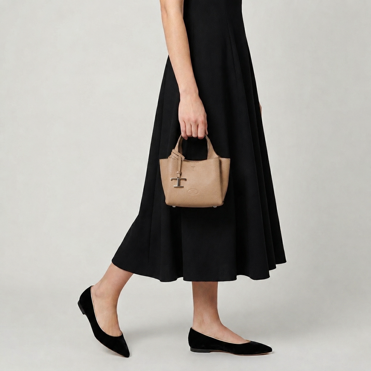 TOD'S マイクロ レザー Tタイムレス